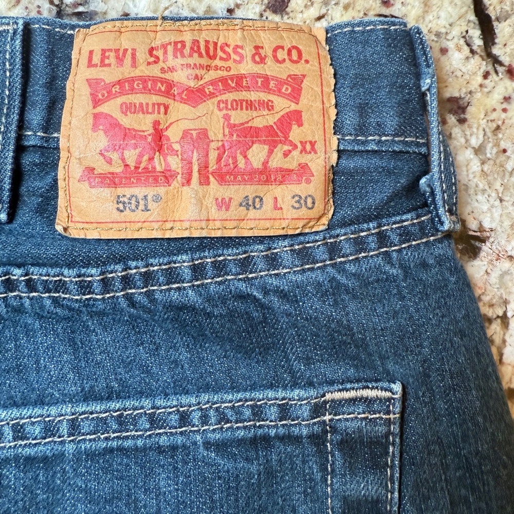 Levi's 501 Straight Leg Classic Denim Jeans Button Fly Mens Tag 40x30 Real 40x28 - Picture 10 of 13